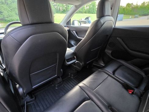 Used 2021 Tesla Model Y Long Range AWD/4WD image 26