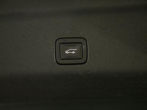 Used 2025 GMC Yukon XL Denali w/ Sun & Power Step Package AWD/4WD image 18