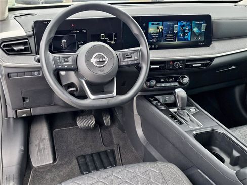 Used 2026 Nissan Kicks SV FWD image 31