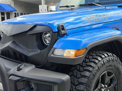 Used 2021 Jeep Gladiator Sport AWD/4WD image 6