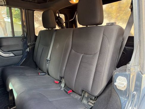Used 2018 Jeep Wrangler Unlimited Sport w/ Connectivity Group AWD/4WD image 16