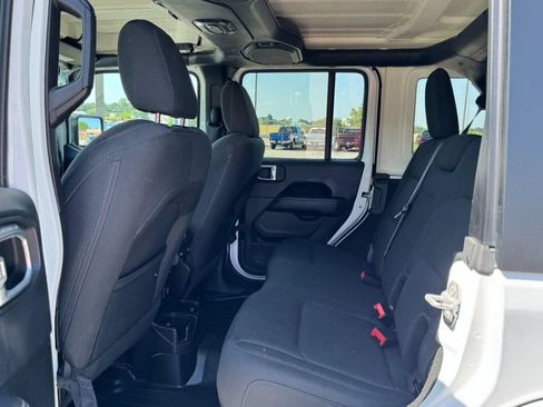 Used 2019 Jeep Wrangler Unlimited Sahara AWD/4WD image 10