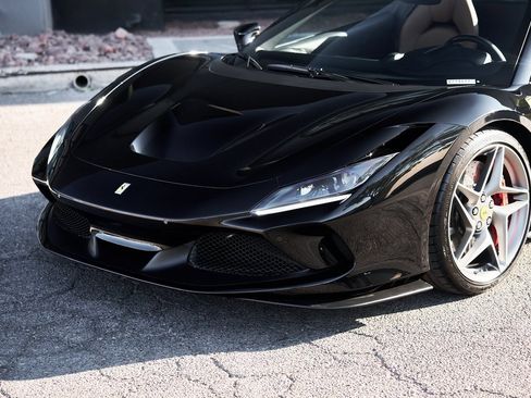 Used 2022 Ferrari F8 Tributo image 6