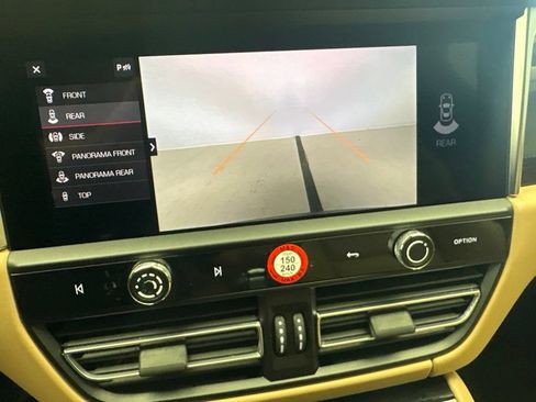 Certified 2023 Porsche Macan AWD/4WD image 43