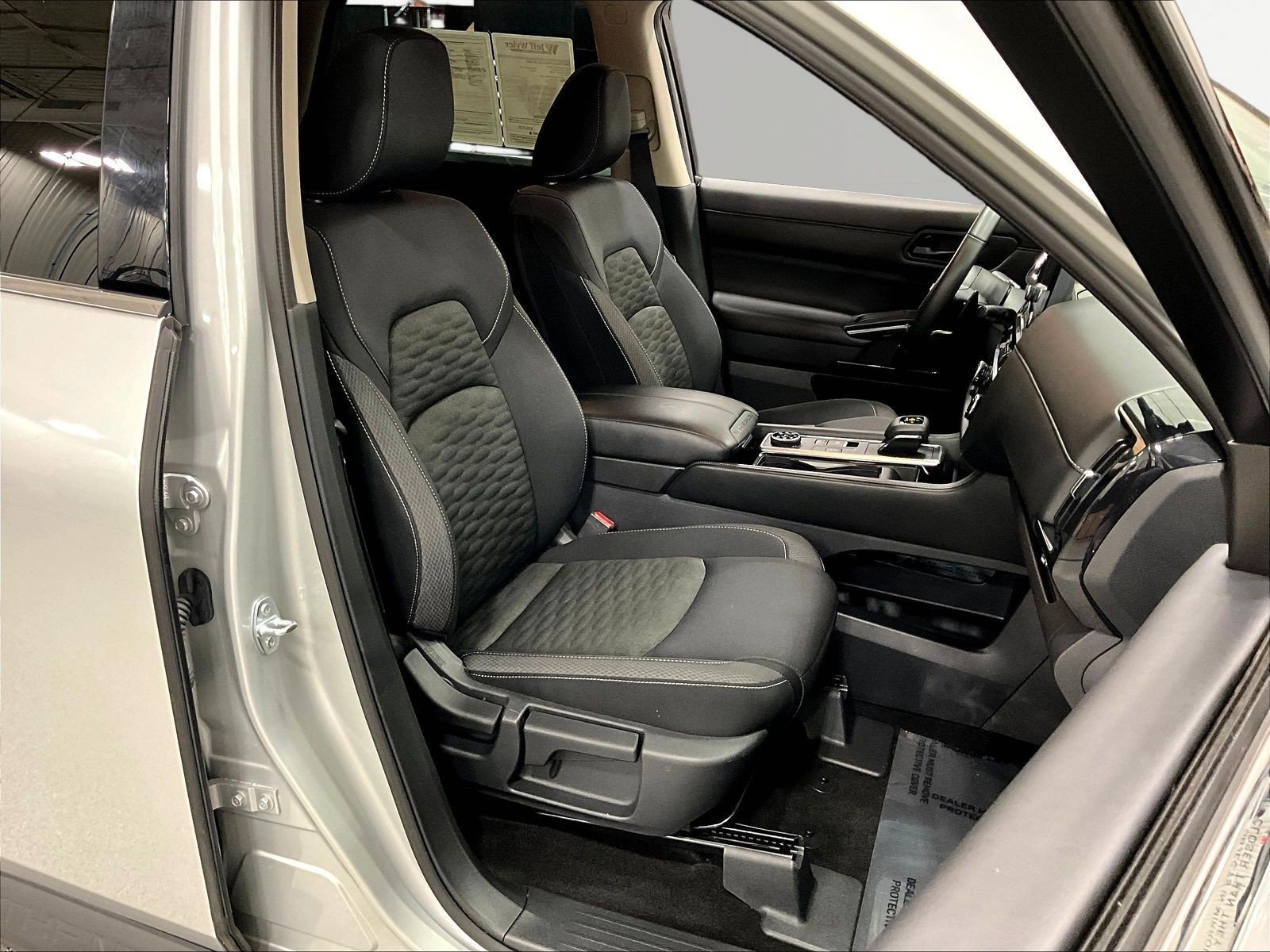 Used 2025 Nissan Pathfinder SV AWD/4WD image 29