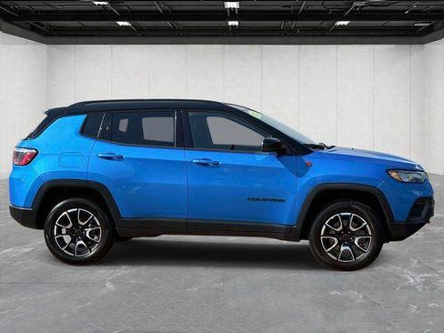 Certified 2025 Jeep Compass Trailhawk AWD/4WD image 4