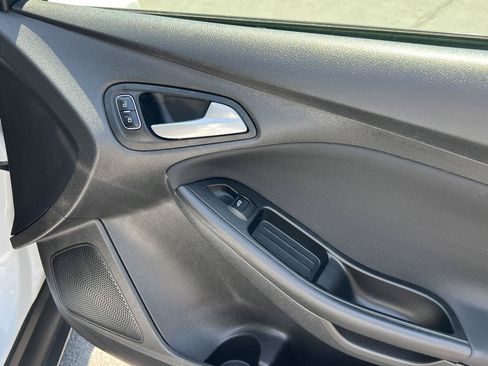 Used 2018 Ford Focus SE FWD image 19