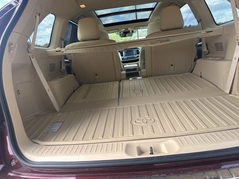Used 2019 Toyota Highlander Limited Platinum AWD/4WD image 32