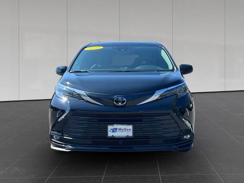 Used 2026 Toyota Sienna XLE FWD image 8