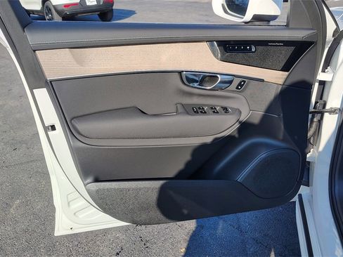 New 2026 Volvo XC90 B6 Plus image 8