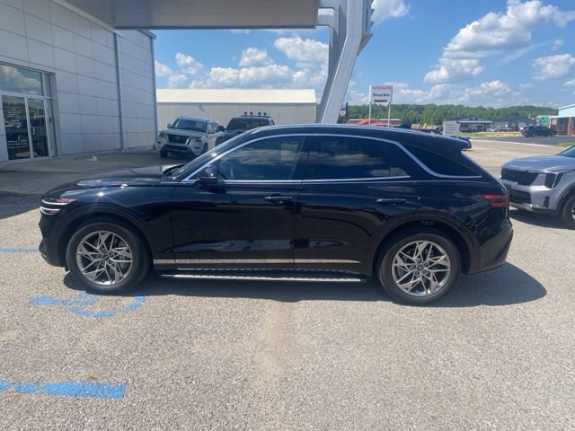 Used 2025 Genesis GV70 2.5T w/ Select Package AWD/4WD image 3