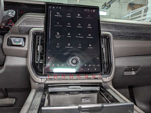 Certified 2025 GMC Yukon AT4 Ultimate AWD/4WD image 35