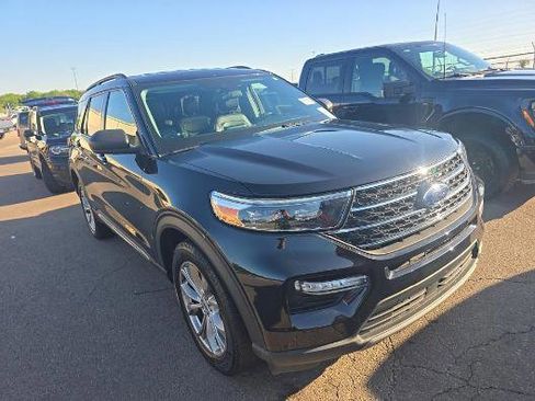 Used 2022 Ford Explorer XLT w/ Equipment Group 202A AWD/4WD image 3