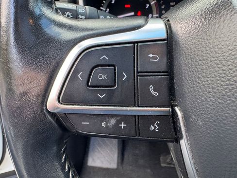 Used 2020 Toyota Highlander XLE image 22