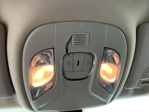 Used 2019 Jeep Compass Latitude FWD image 24