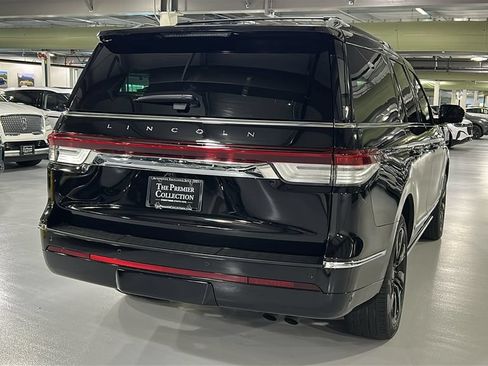 Used 2022 Lincoln Navigator Reserve AWD/4WD image 4