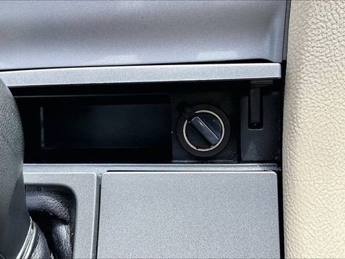 Used 2015 Ford Taurus SEL FWD image 30