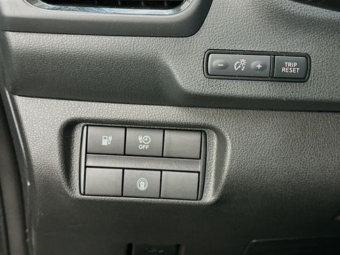 Used 2025 Nissan Leaf S image 17