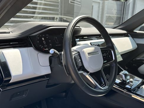 Used 2025 Land Rover Range Rover Sport SE AWD/4WD image 18