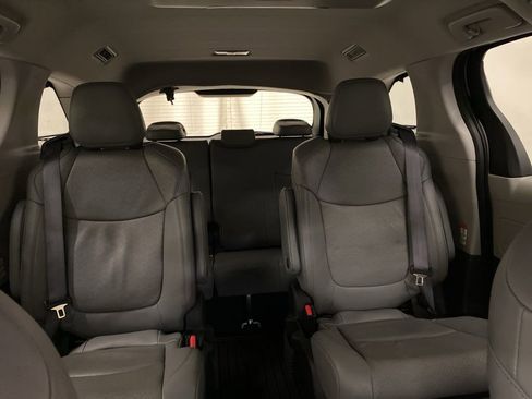 Used 2023 Toyota Sienna Limited AWD/4WD image 16