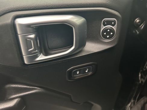 Used 2019 Jeep Wrangler Unlimited Sport S image 25