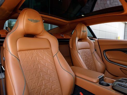 Used 2025 Aston Martin Vanquish RWD image 12