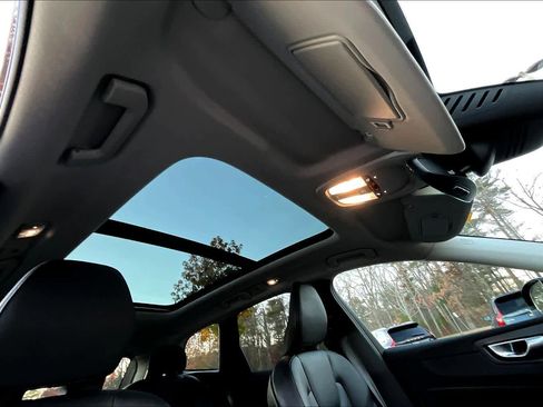 Certified 2024 Volvo XC60 B5 Plus w/ Protection Package Premier image 14