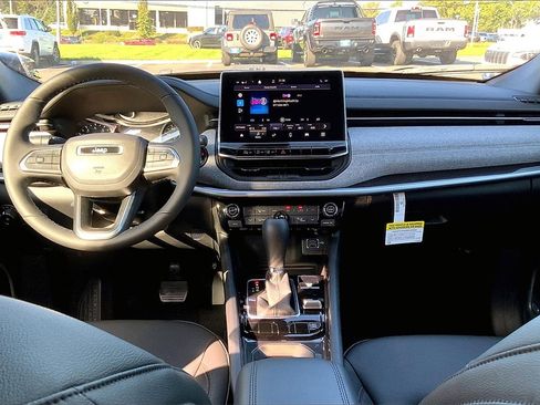 New 2023 Jeep Compass Latitude w/ Sun and Sound Group image 7