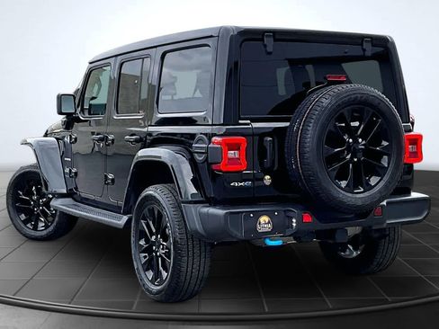 Used 2023 Jeep Wrangler Unlimited Sahara w/ Cold Weather Group AWD/4WD image 3