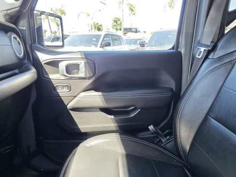 Used 2022 Jeep Wrangler Unlimited Sahara AWD/4WD image 13