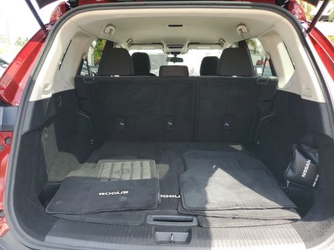 Used 2021 Nissan Rogue SV image 13