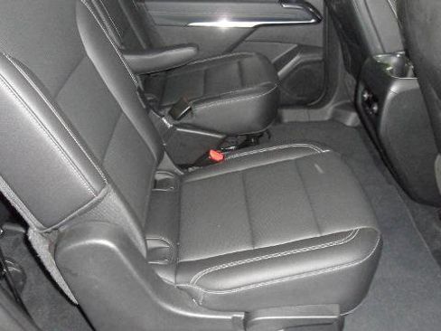 Used 2025 Chevrolet Traverse LT image 13