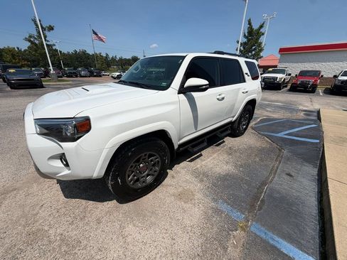 Used 2020 Toyota 4Runner TRD Off-Road Premium w/ TRD Performance Package AWD/4WD image 3