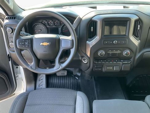 Used 2025 Chevrolet Silverado 1500 W/T w/ Z71 Off-Road Package AWD/4WD image 10