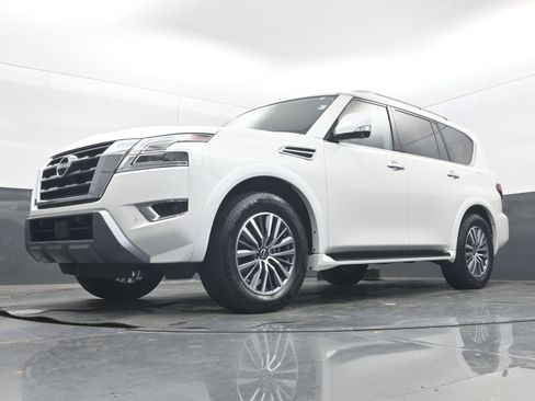 Used 2024 Nissan Armada SL w/ Captain's Chairs Package RWD image 24