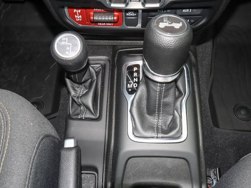 Used 2025 Jeep Wrangler Unlimited Sport AWD/4WD image 23