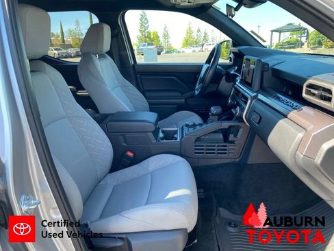 Certified 2025 Toyota Tacoma SR5 AWD/4WD image 16