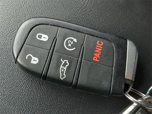 Used 2015 Chrysler 200 Limited image 29