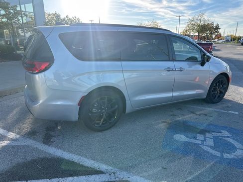New 2026 Chrysler Pacifica Select image 34