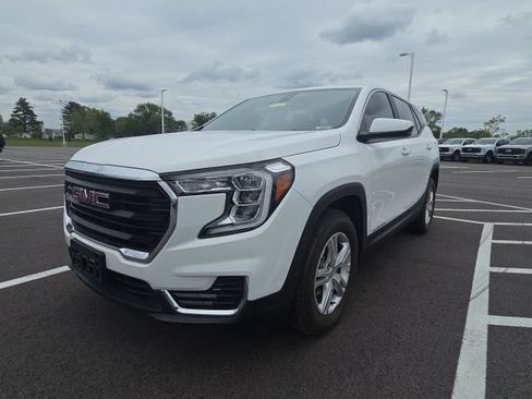 Used 2024 GMC Terrain SLE AWD/4WD image 2