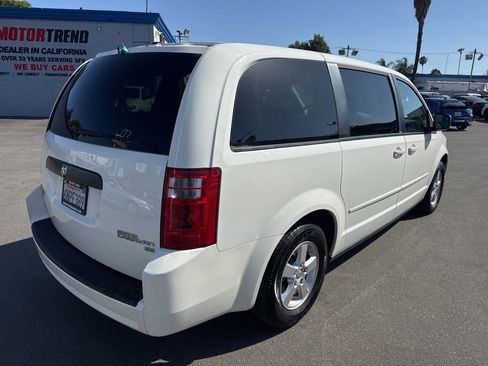 Used 2010 Dodge Grand Caravan SE FWD image 4