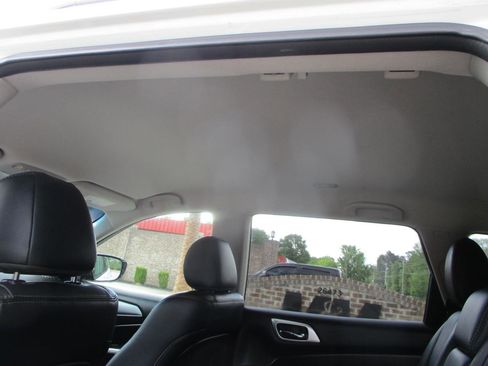 Used 2019 Nissan Pathfinder SL image 15