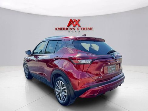 Used 2021 Nissan Kicks SV image 3