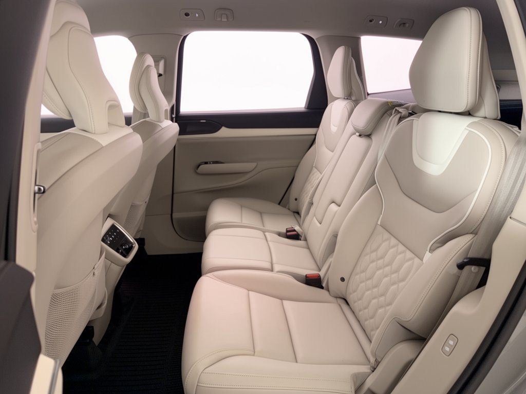 Used 2025 Volvo EX90 Ultra AWD/4WD image 25