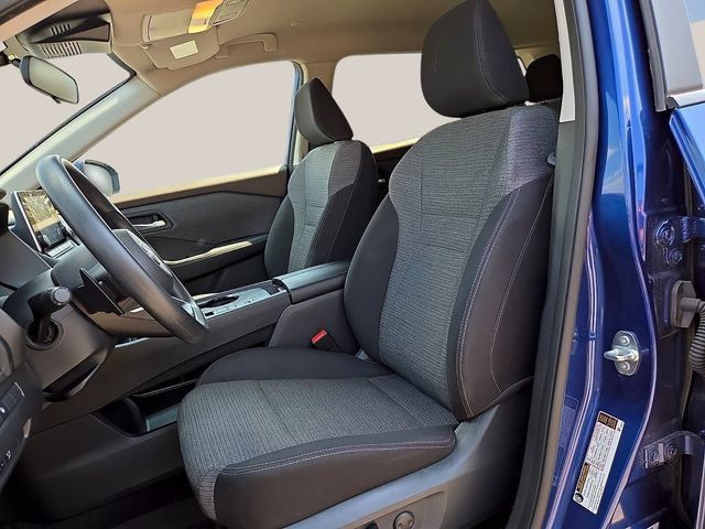 Used 2023 Nissan Rogue SV FWD image 16