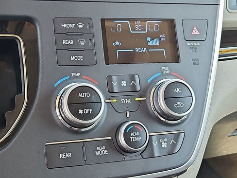 Used 2017 Toyota Sienna XLE w/ XLE Navigation Package FWD image 26