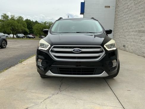 Used 2017 Ford Escape SE w/ Equipment Group 201A FWD image 2