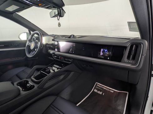 New 2026 Porsche Cayenne Coupe image 19
