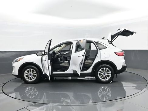 Used 2020 Ford Escape SE image 30