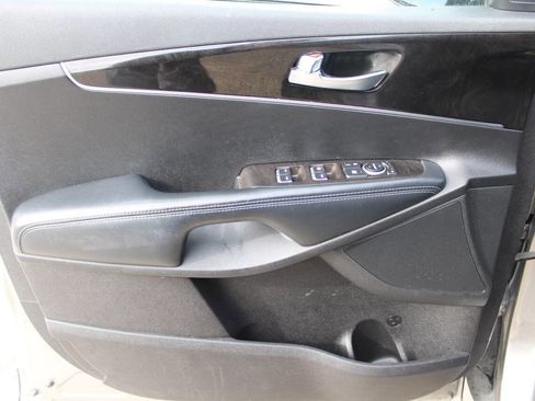 Used 2018 Kia Sorento AWD image 12